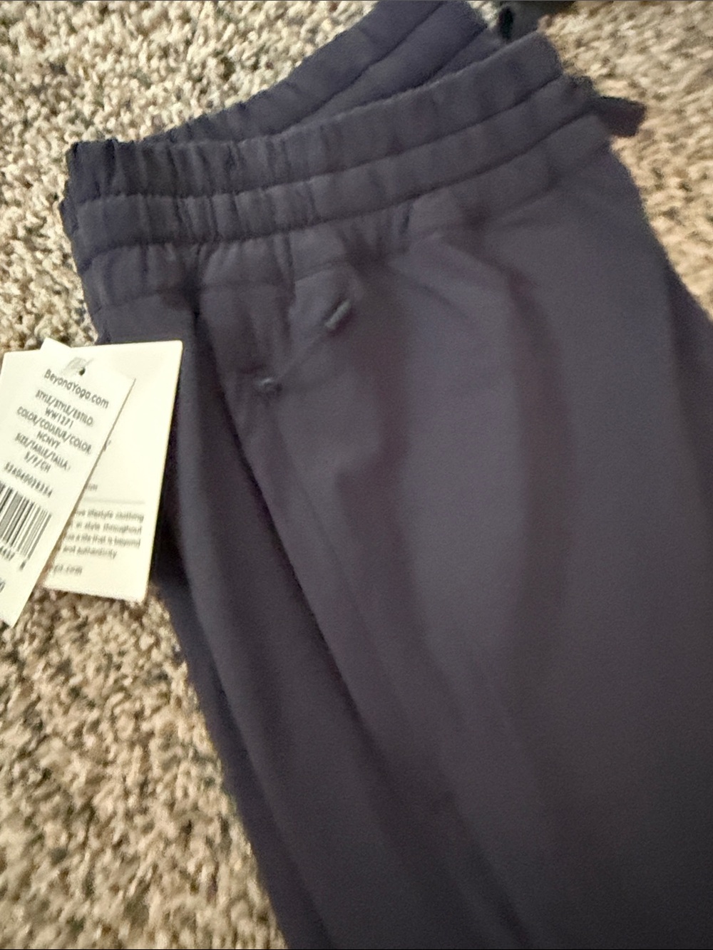 Beyond Yoga Peak Pant size small Navy NWT - Picture 5 of 6